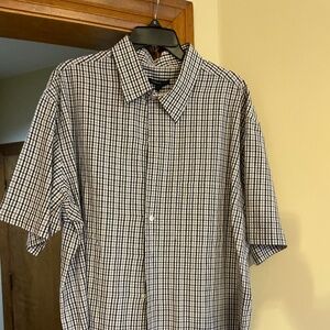 Men’s button down short sleeve
